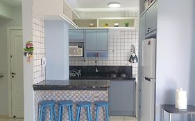 APTO 50M PRAIA- 4 PESSOAS, WIFI, SACADA, CHURRASQUEIRA, GARAGEM PARA VEICULOS PEQUENOS - Residencial Roveda